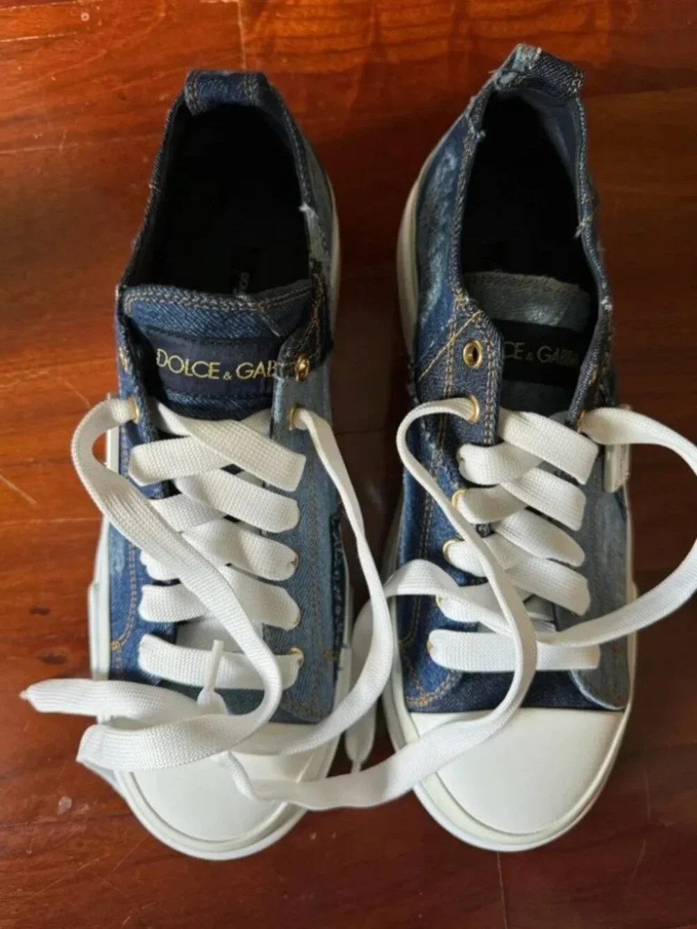 DOLCE & GABBANA SNEAKERS SIZE 39 FITS US SIZE 8.5. IN GREAT CONDITION. WORN ONCE